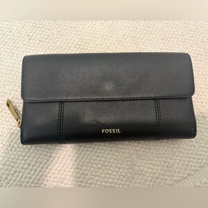 Fossil Black Leather Flap Wallet – Very Good Condition
